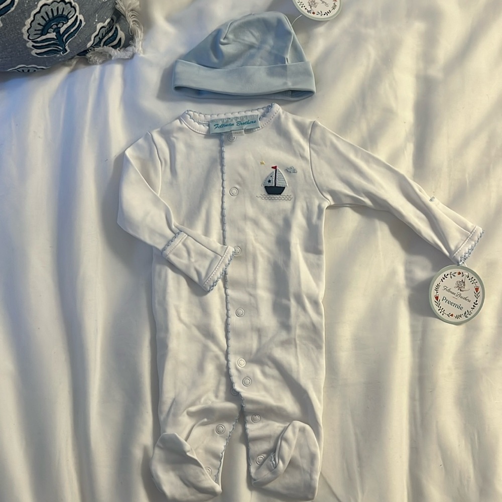 NWT Feltman Brothers Preemie Footie + Hat